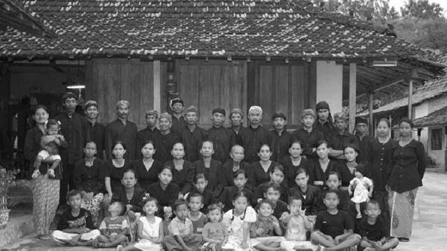 Suku Pedalaman Indonesia